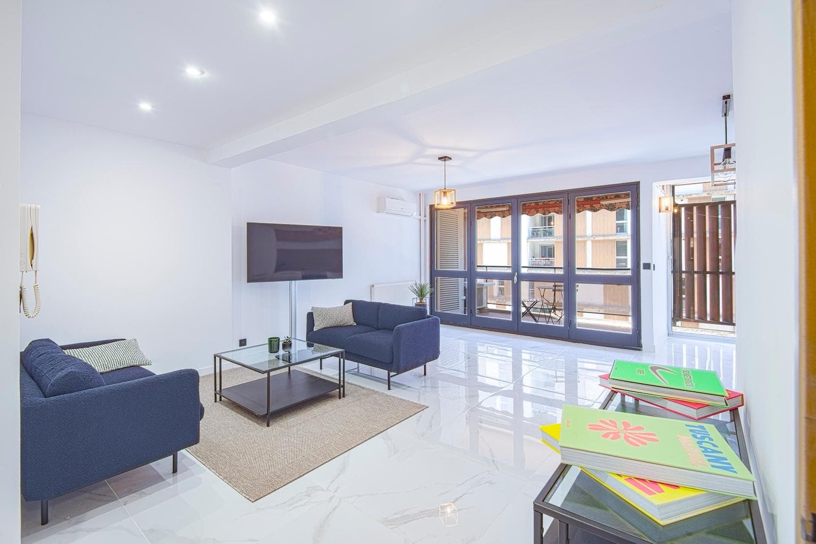 Salon avec nouvelles fenêtres